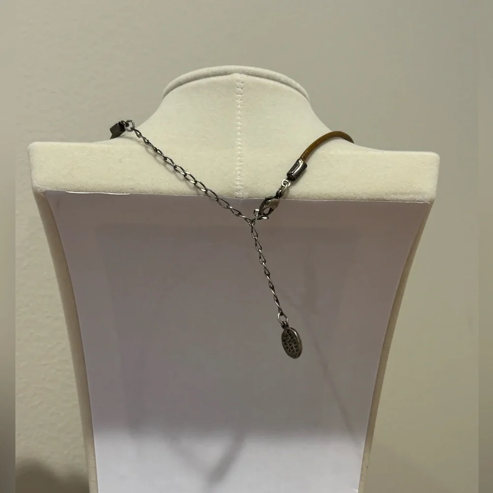 NECKLACE WITH FAUX LEATHER ROPE - Picture 3 of 3